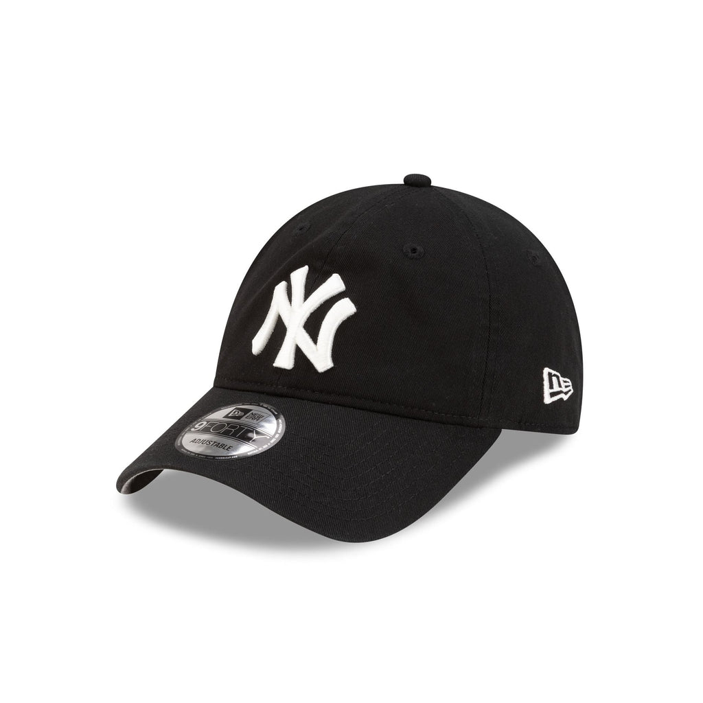 New York Yankees Black 9FORTY Adjustable Hat