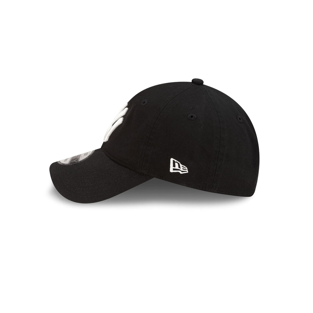 New York Yankees Black 9FORTY Adjustable Hat